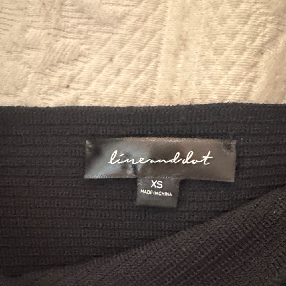 Line & Dot Mara Black Ruffled Crop Top size XS NWOT from Revolve - Picture 2 of 4